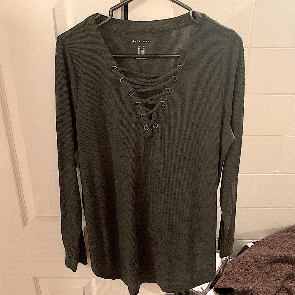Long shirt with long sleeves